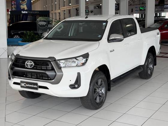 TOYOTA HILUX 2.8 D-4D TURBO DIESEL CD SR 4X4 AUTOMÁTICO